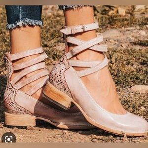 BRAND NEW WITH BOX! FREE BIRD MARTINA SHOES ❤️